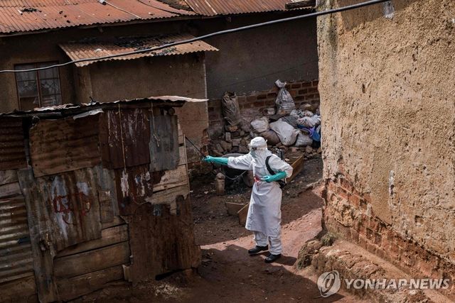 우간다 수도 캄팔라의 방역 활동 [AFP=연합뉴스 자료사진. 재판매 및 DB 금지]