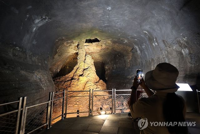 세계자연유산 만장굴의 용암석주