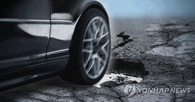 도로 파손 포트홀 차량 사고 (PG)