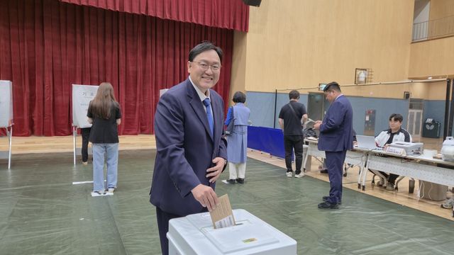사전 투표하는 조상호 후보