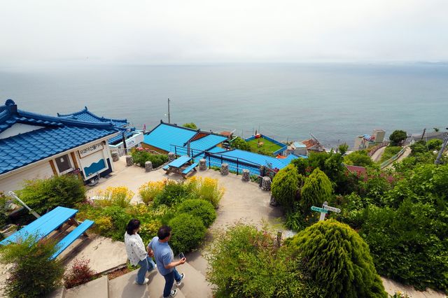 논골담길의 바다 풍경