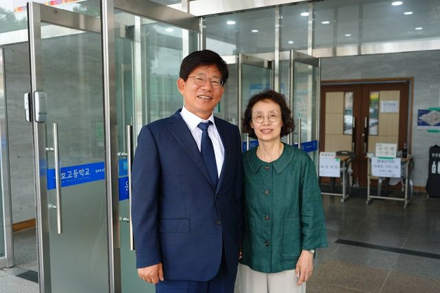 운호고에서 사전투표한 김성근 후보