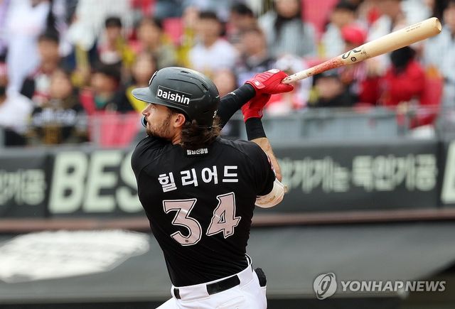 스리런홈런 날리는 힐리어드