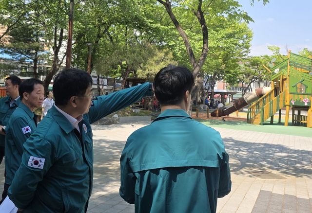 시설 점검하는 중구 관계자들
