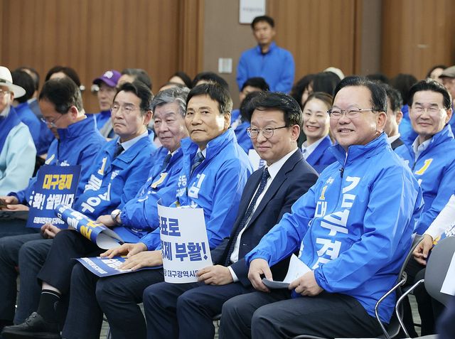 밝게 웃는 김부겸 대구시장 예비후보
