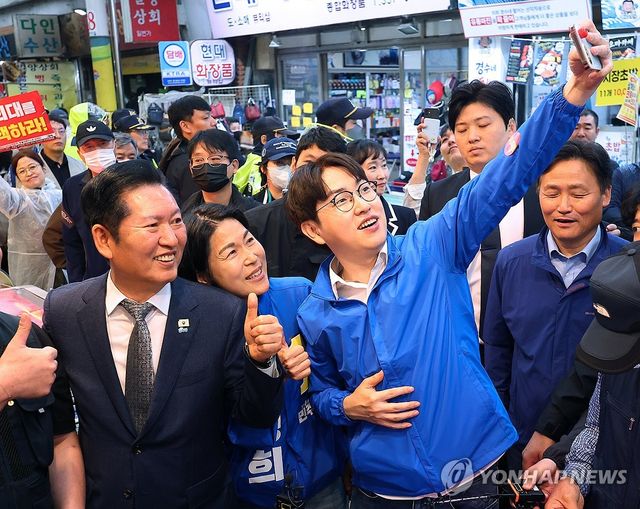 부산 구포시장 찾은 정청래·하정우