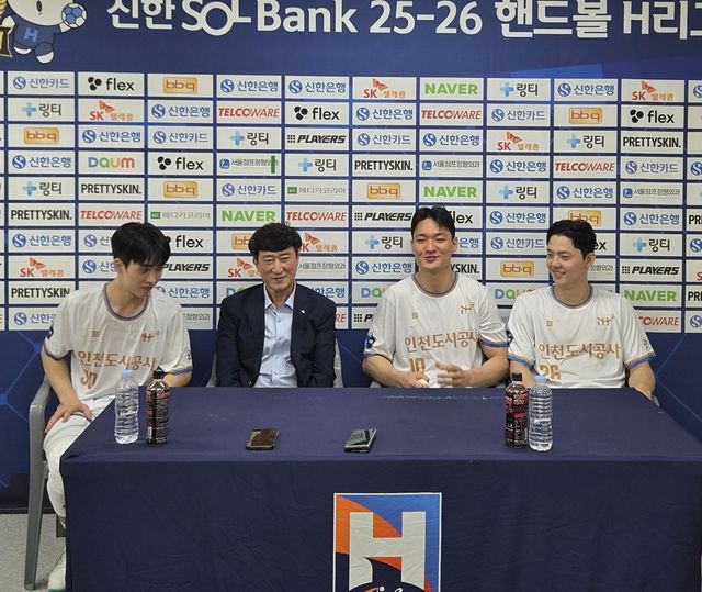 인천도시공사 우승의 주역 이요셉, 장인익 감독, 박영준, 김진영(왼쪽부터)