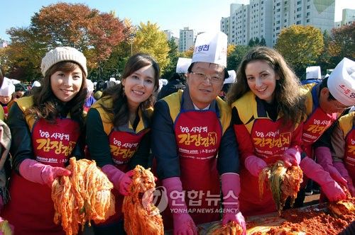 크리스티나(맨 오른쪽)
