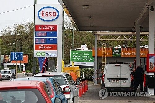 벨기에 브뤼셀의 주유소 [AP 연합뉴스 자료사진. 재판매 및 DB 금지] 