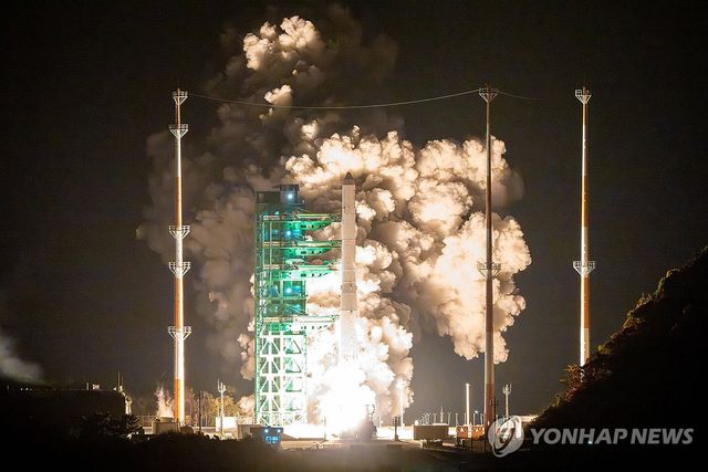 우주를 향해 힘차게