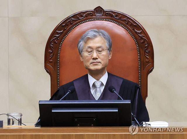 생각에 잠긴 조희대 대법원장