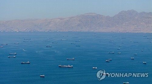 호르무즈 해협에 정박 중인 선박들
