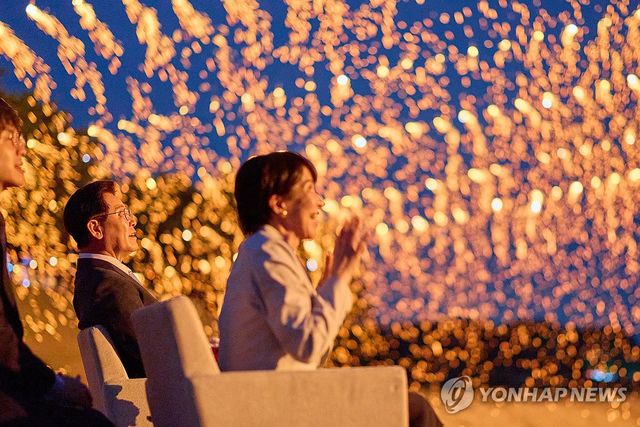줄불놀이 보는 한-일 정상