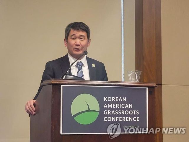 발언하는 데이브 민 미 연방 하원의원