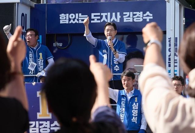 지난 29일 창원시 진해구 유세하는 김경수 후보