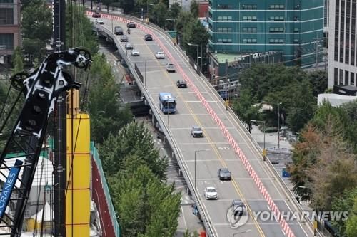 지난해 8월 철거작업이 시작됐을 당시의 서소문고가차도 모습