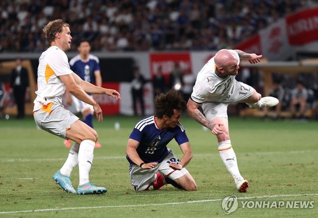 일본과 아이슬란드의 경기 장면