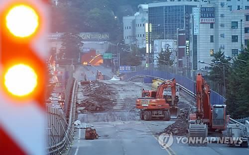 2014년 서울 중구 동호로 약수고가 철거 공사 현장