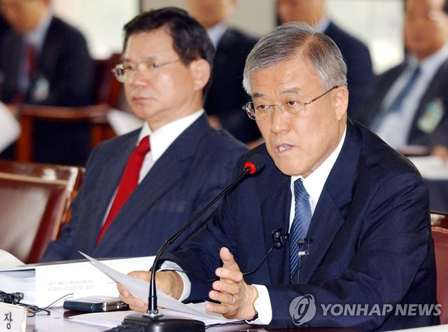 2003년 원자력연구소장 시절의 장인순 박사(오른쪽)