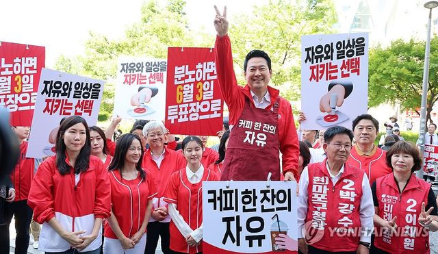 홍대 찾아 본투표 독려하는 장동혁 상임선대위원장
