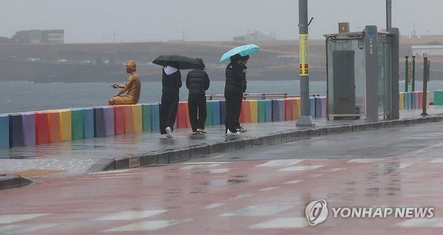 비 오는 도두동 무지개도로