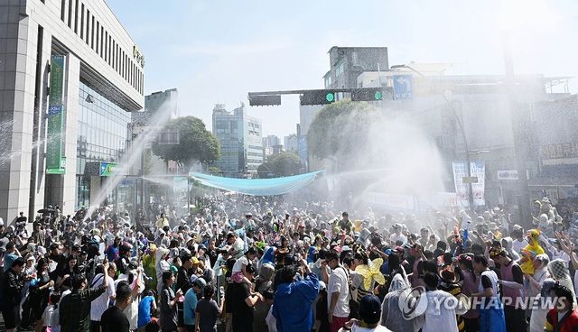 춘천마임축제 개막난장 열기