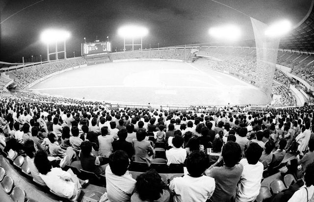 1983년 잠실야구장에서 열린 첫 야간경기