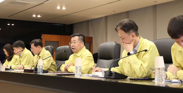 코트라 중동전쟁 긴급 TF에서 발언하는 강경성 사장