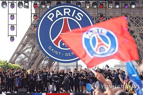 에펠탑 아래서 열린 PSG 선수단 퍼레이드
