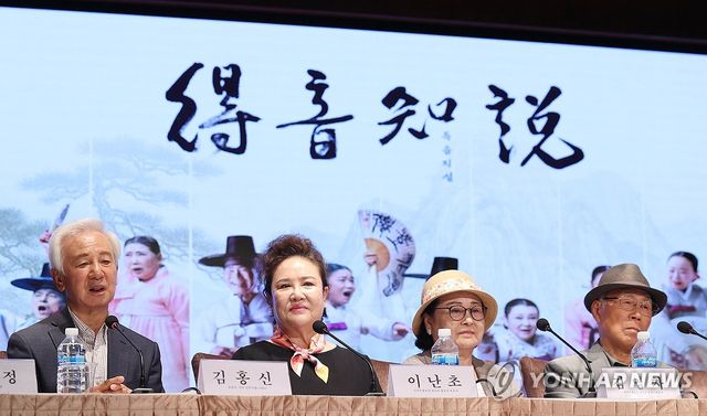 '득음지설' 사회 맡은 김홍신