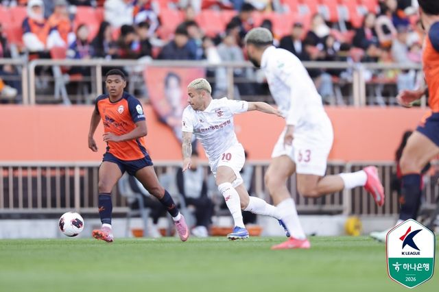 제주SK와 부천FC의 '연고 이전 더비' 장면