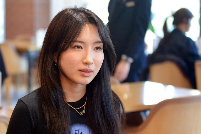 인터뷰하는 김길리