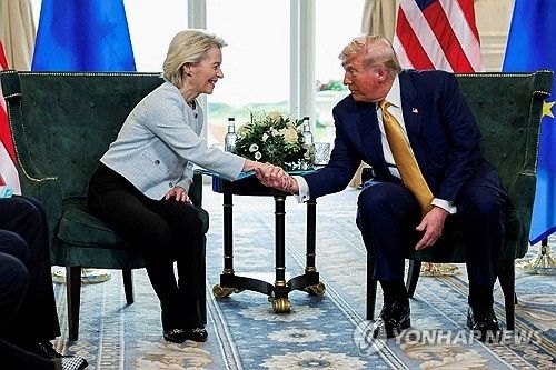 작년 7월 무역협상을 타결한 미국과 EU[로이터 연합뉴스 자료사진. 재판매 및 DB 금지]