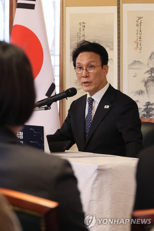 지난 2월 출입기자단 간담회하는 김민석 국무총리
