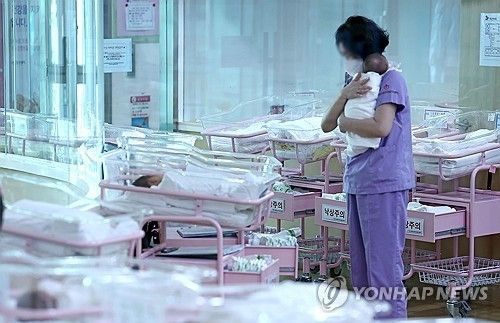 서울의 한 공공산후조리원 신생아실 모습.[연합뉴스 자료사진]