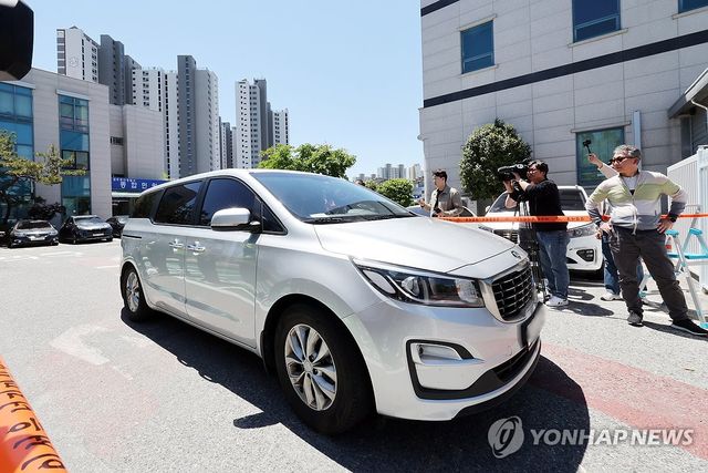 광주 광산경찰서로 호송되는 살인 혐의 피의자