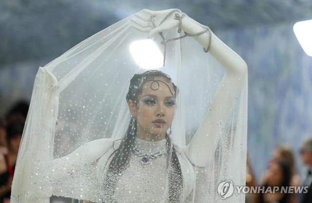 '멧 갈라' 참석한 그룹 블랙핑크 리사