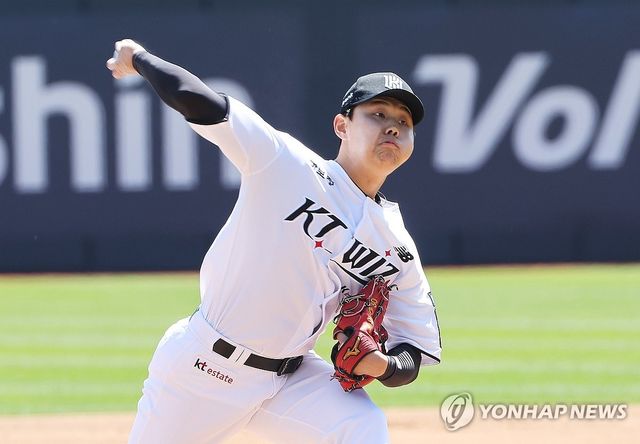 역투하는 소형준