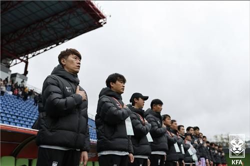 올림픽에서 한국 남자 축구 대표팀을 이끌 김은중 감독과 김태민 코치