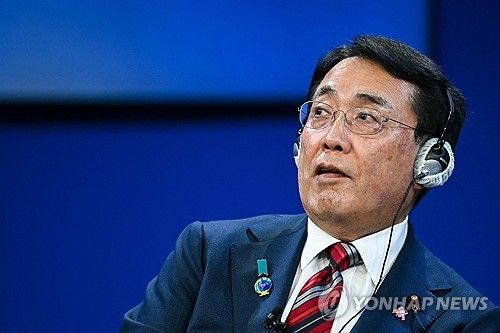 아카자와 료세이 일본 경제산업상