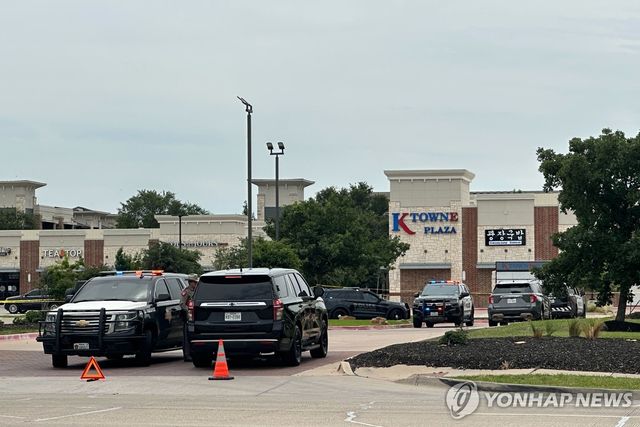 미 텍사스주 캐럴턴 총격사고가 벌어진 K타운 플라자 