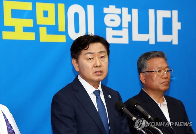 기자회견 나선 김관영