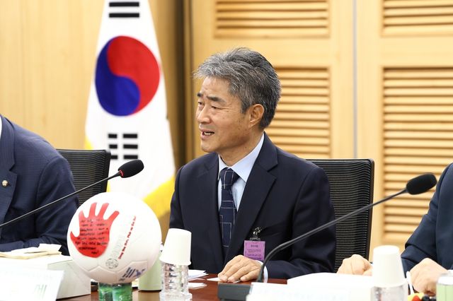 '아프리카를 달리는 축구공' 주제로 강연하는 임흥세 남수단 올림픽위원회 부위원장