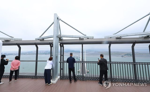 기네스북에 오른 해상교량 전망대 개장