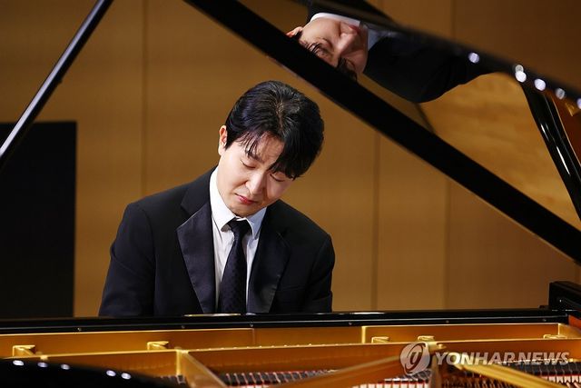 피아니스트 선우예권의 연주