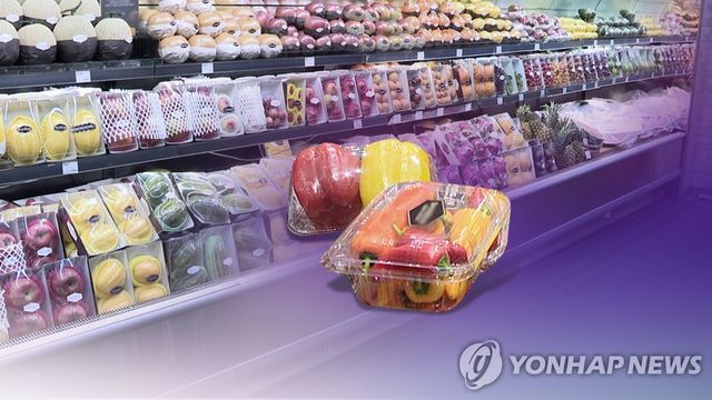 백화점에 진열된 과일 채소