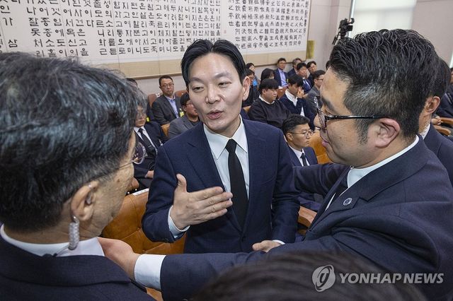 국조특위 증인 선서 거부한 박상용 검사, 국정조사장 퇴장