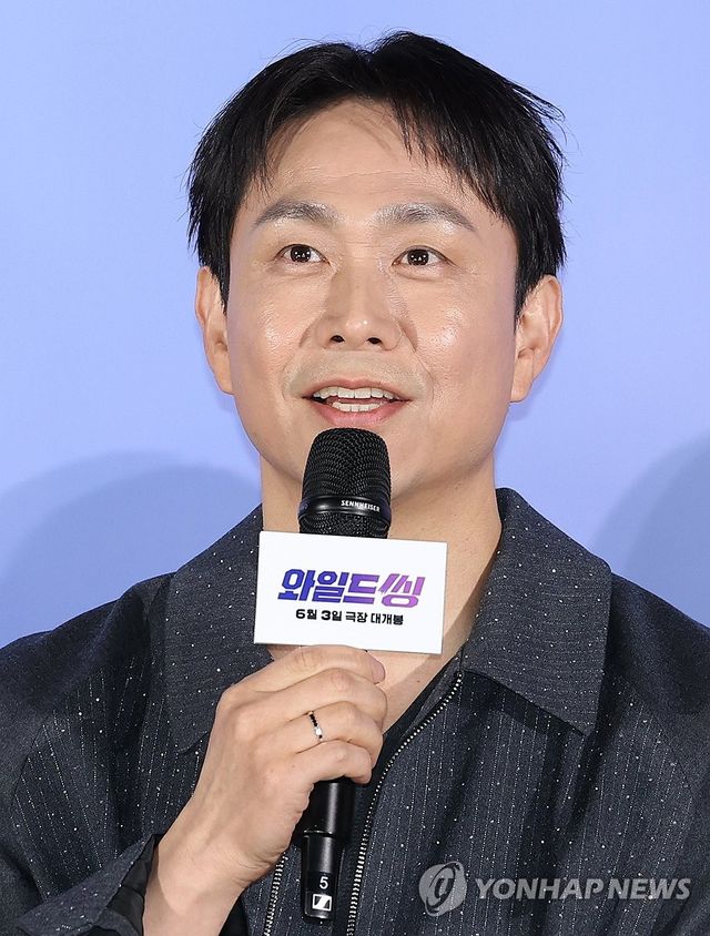 인사말하는 오정세