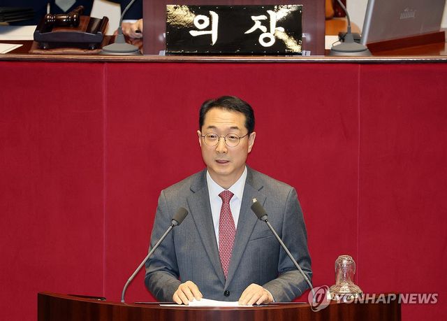 5분 자유발언 하는 김건 의원