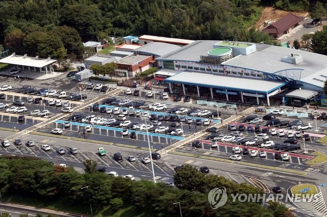 평소보다 한산한 휴게소